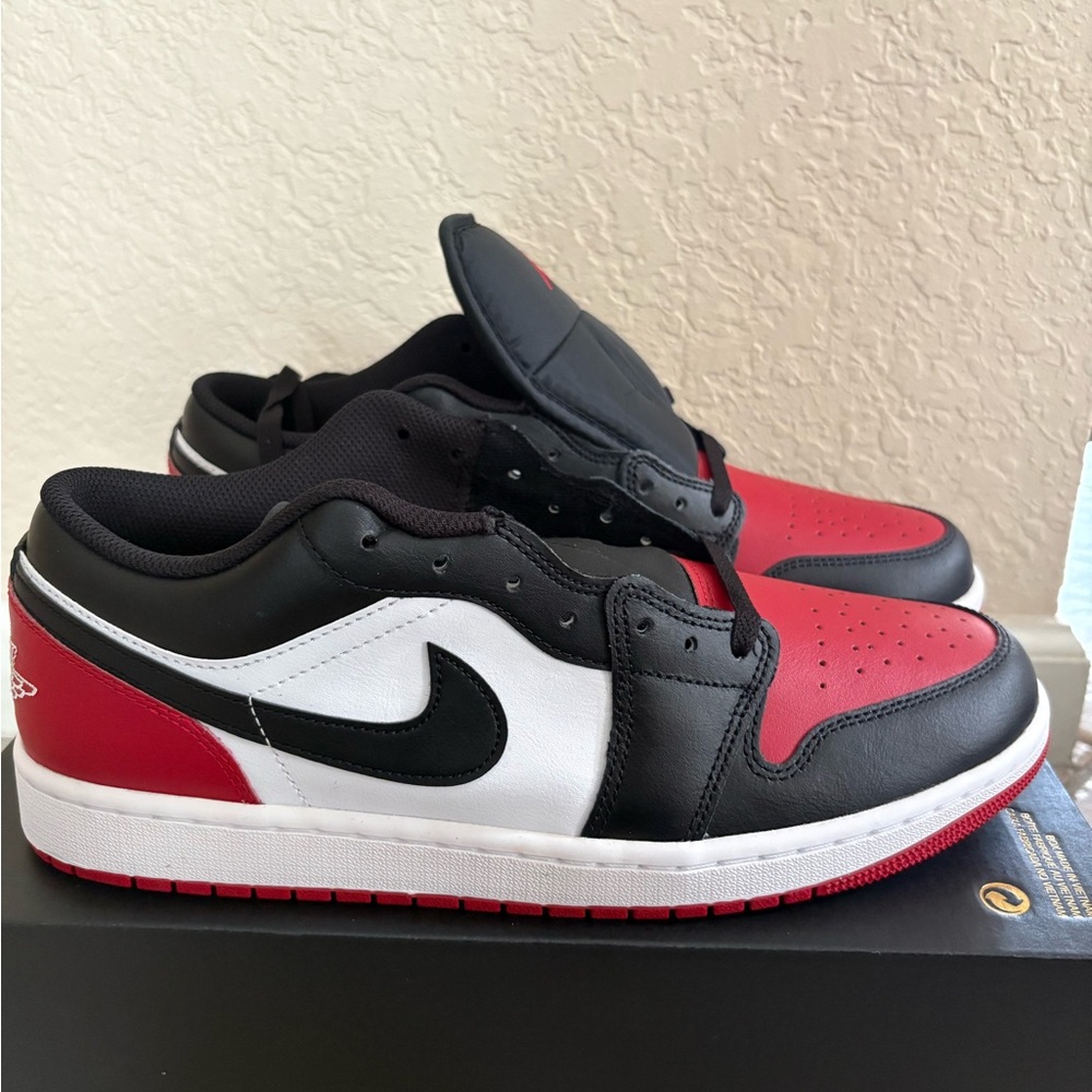 Nike Air Jordan 1 Low Chicago Bred Toe  Size 11M & 11.5M‼️STEAL PRICE ‼️